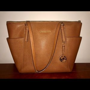 Jet set large cross grain leather Tote